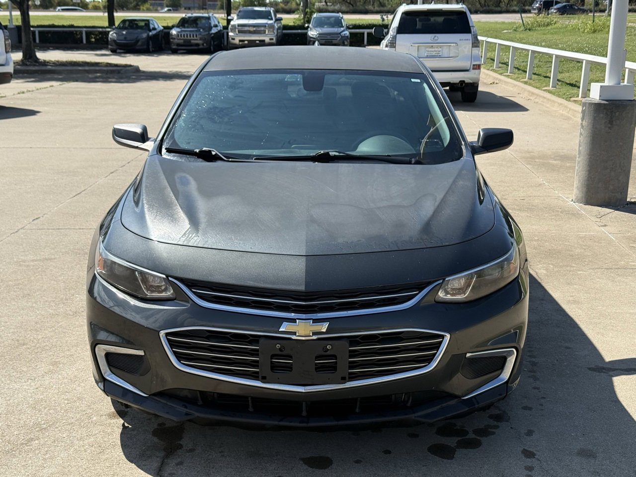 2018 Chevrolet Malibu photo 2