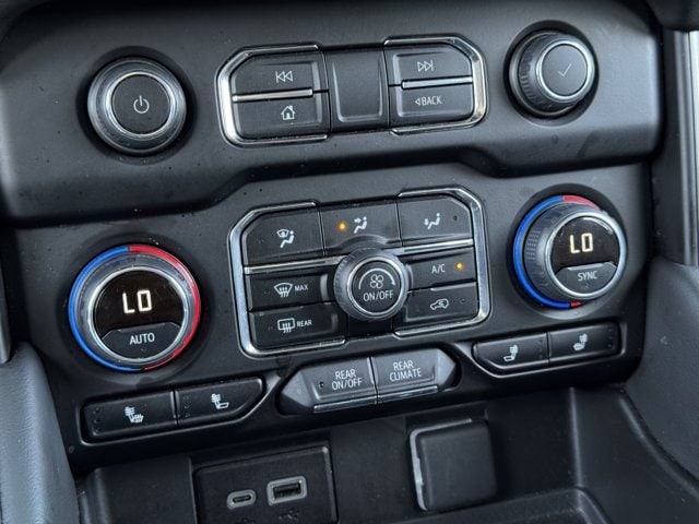 2024 Chevrolet Suburban LT - Photo 18