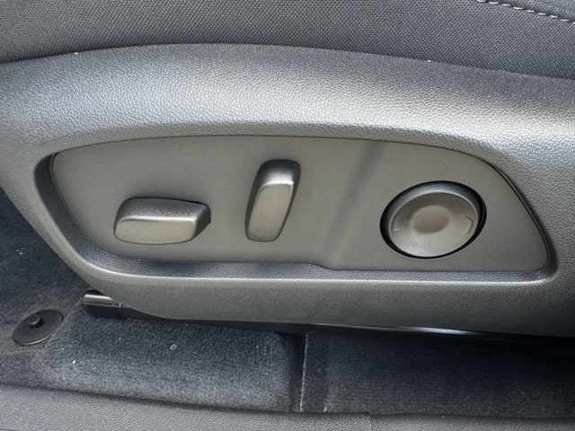 2027 Chevrolet Equinox LT - Photo 23
