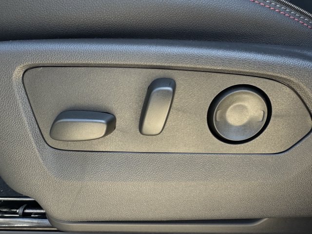 2026 Chevrolet Suburban RST - Photo 22