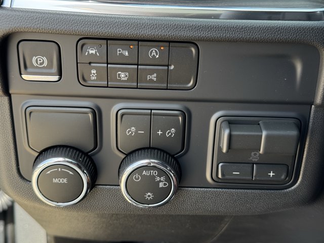 2026 Chevrolet Suburban LS - Photo 18