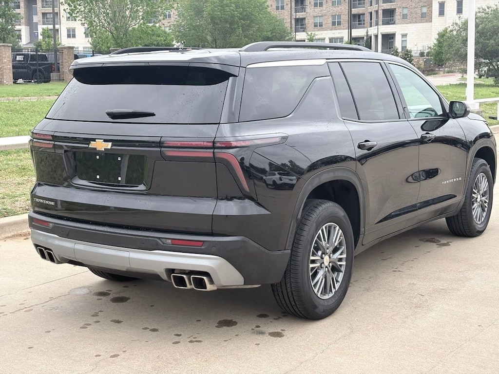 Used 2025 Chevrolet Traverse LT SUV