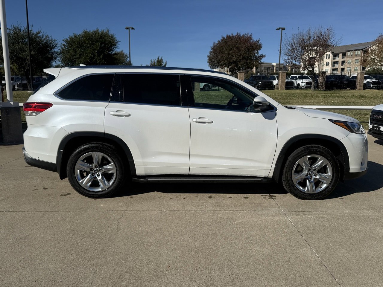 2019 Toyota Highlander Limited photo 2