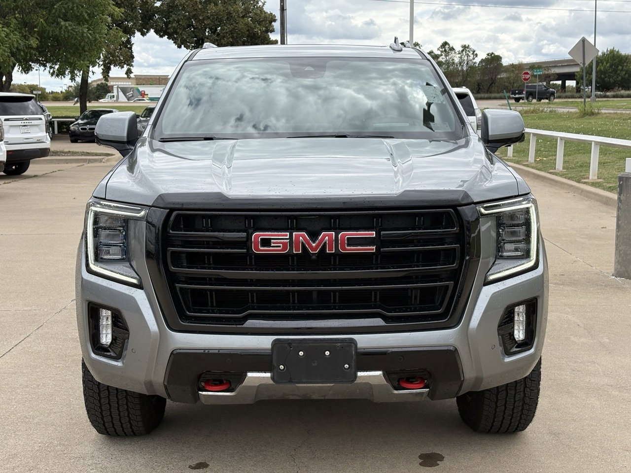 2023 Gmc Yukon AT4 photo 2