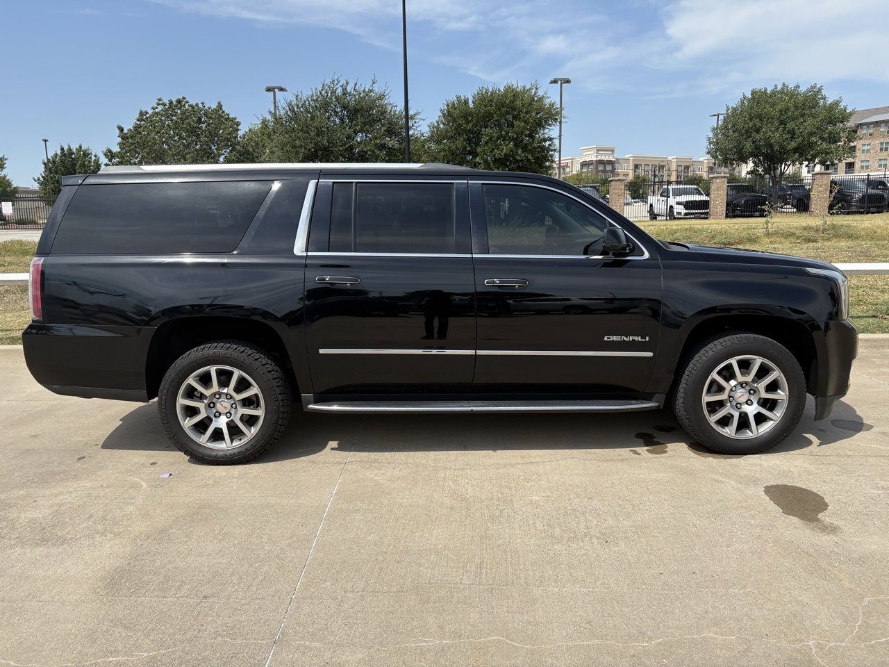 2019 Gmc Yukon XL Denali photo 3
