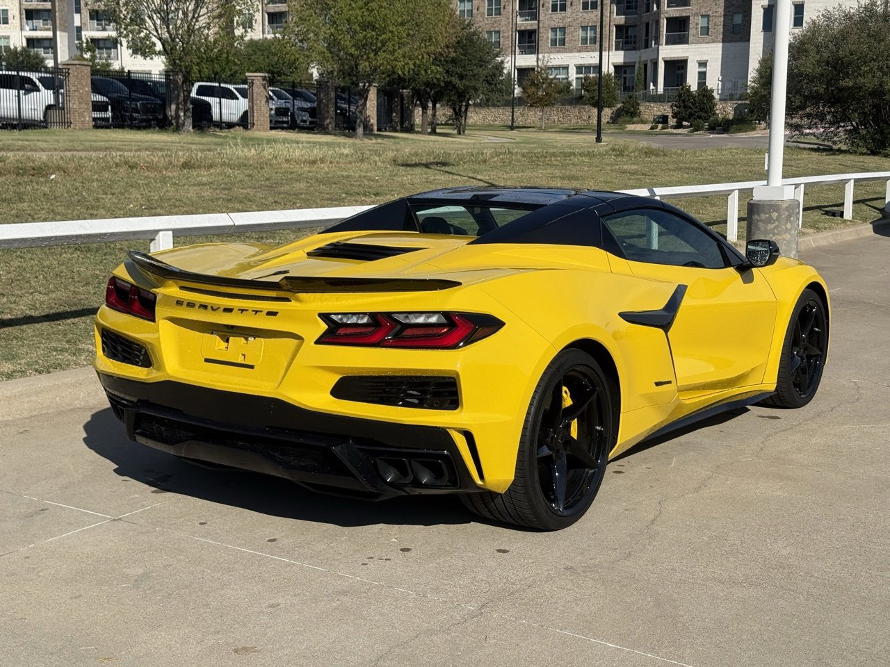 2025 Chevrolet Corvette E-Ray 2LZ photo 4