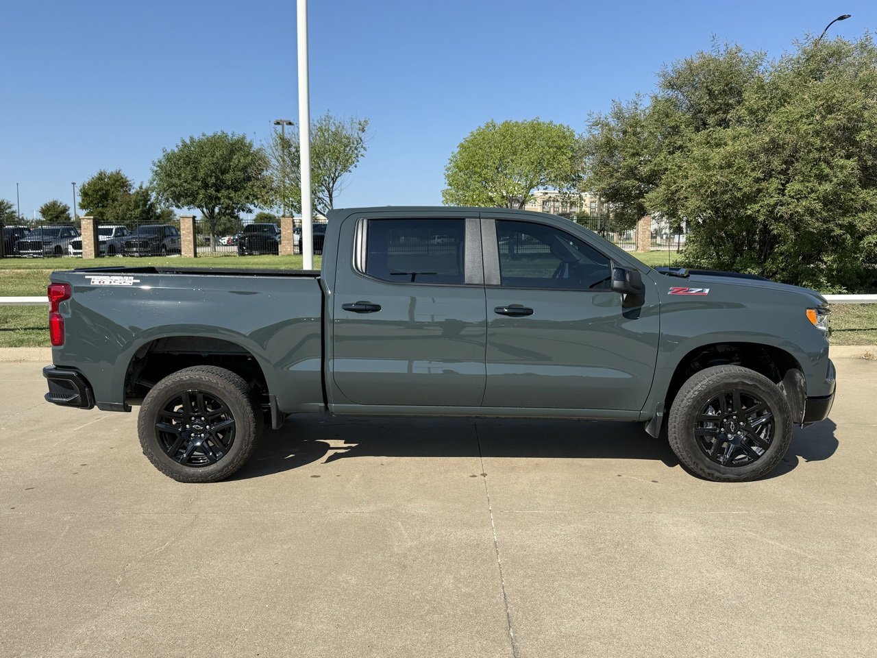 2025 Chevrolet Silverado 1500 LT Trail Boss photo 3