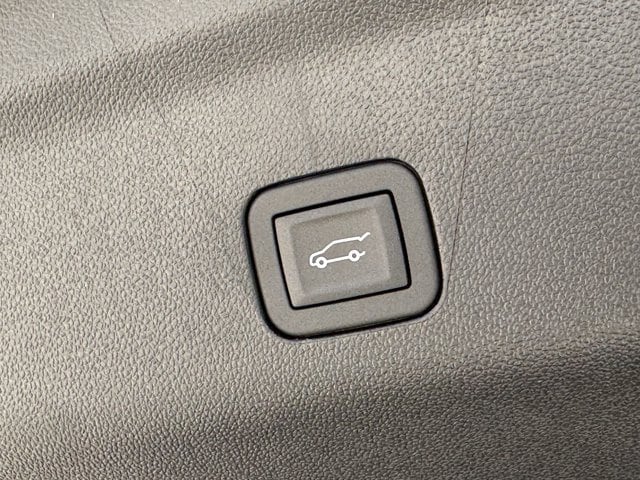 2026 Chevrolet Suburban Z71 - Photo 25