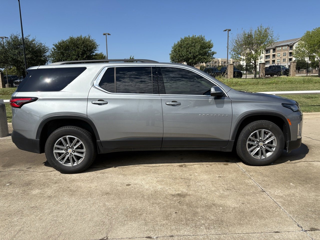 2023 Chevrolet Traverse Cloth photo 2