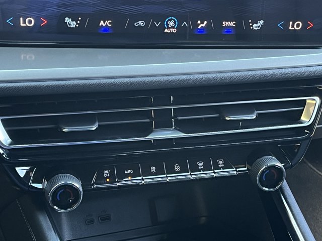 2027 Chevrolet Traverse LT - Photo 17