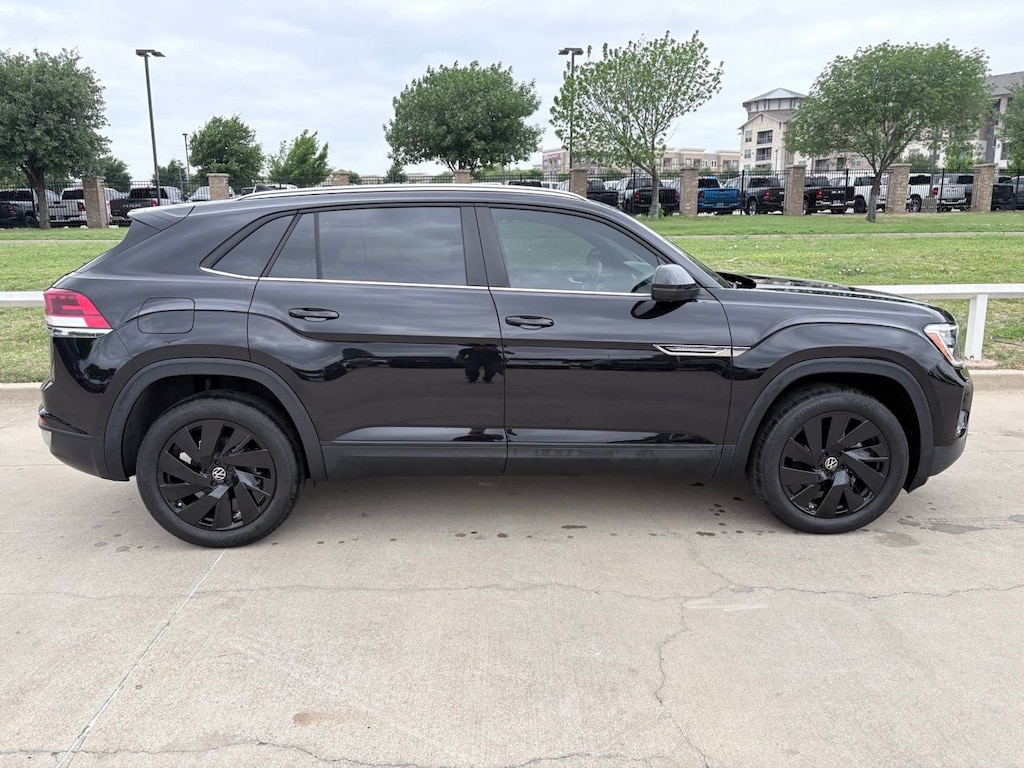 Used 2025 Volkswagen Atlas Cross Sport 2.0T SE w/Technology SUV