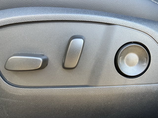 2027 Chevrolet Traverse LT - Photo 23