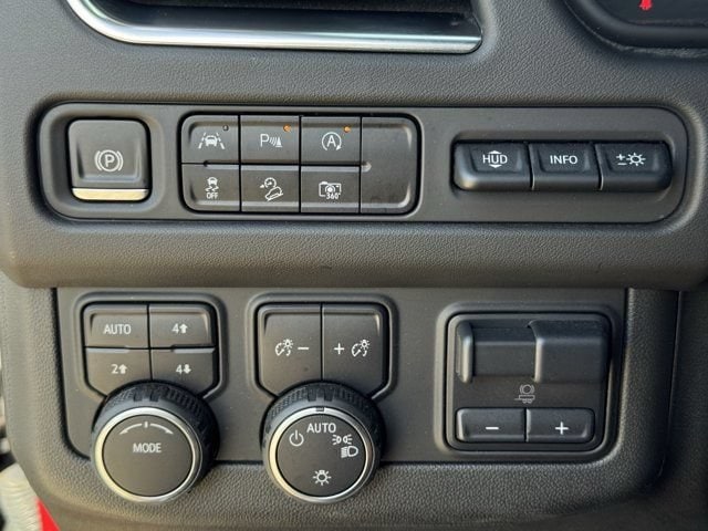 2024 Chevrolet Suburban Premier - Photo 24