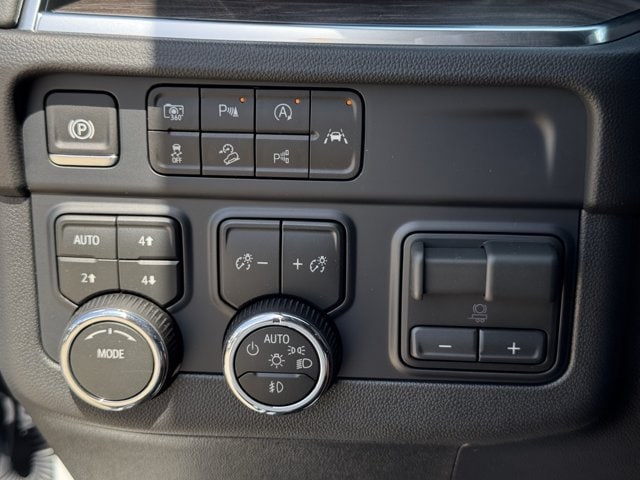 2026 Chevrolet Suburban Z71 - Photo 16