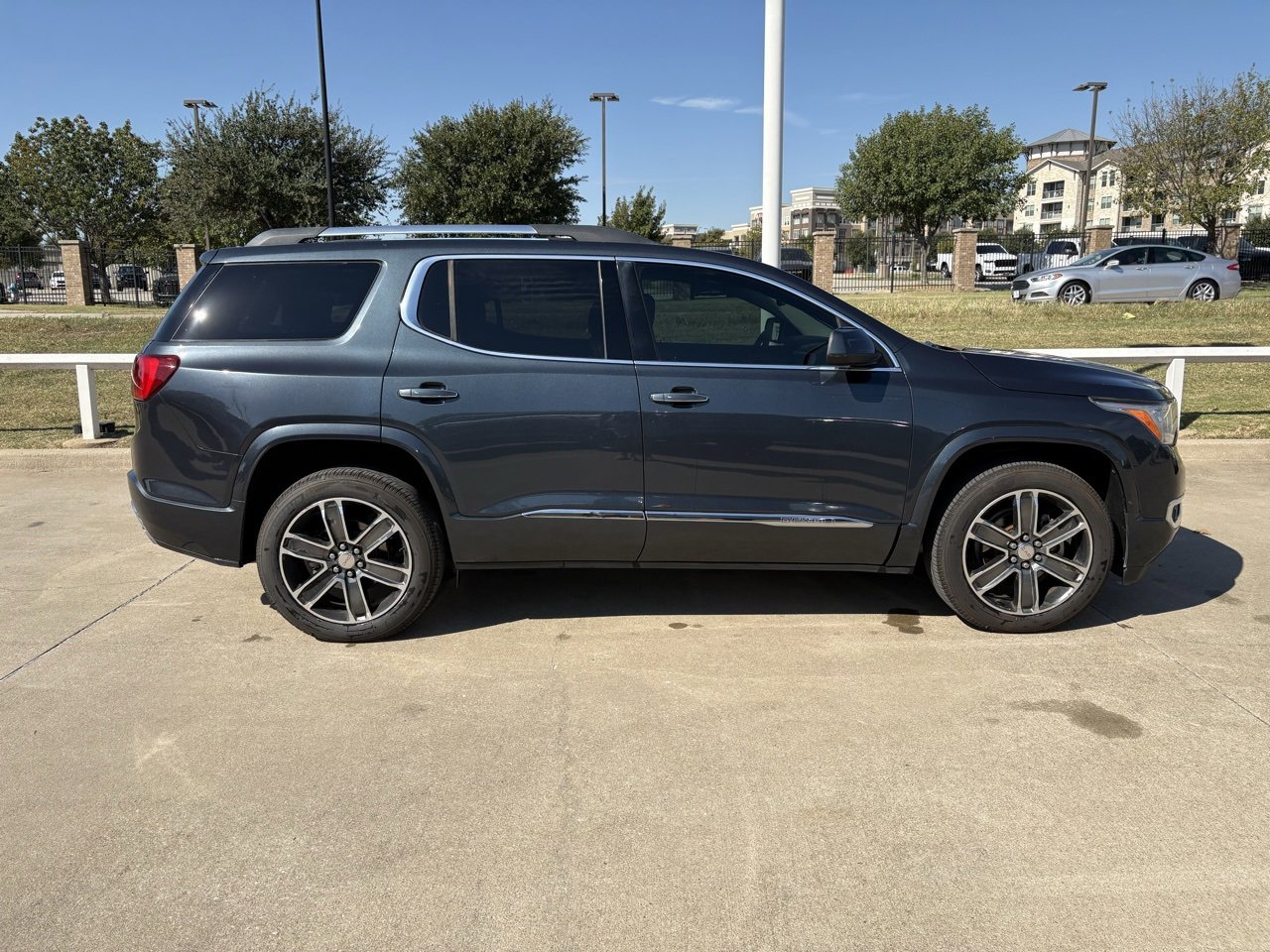 2019 Gmc Acadia Denali photo 2