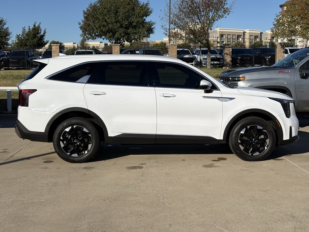 2024 Kia Sorento S photo 2