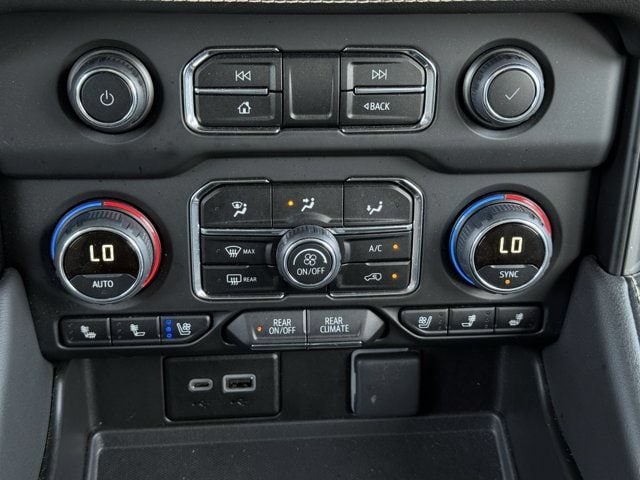 2024 Chevrolet Suburban Premier - Photo 19