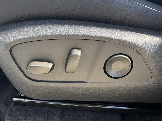 2027 Chevrolet Traverse LT - Photo 21