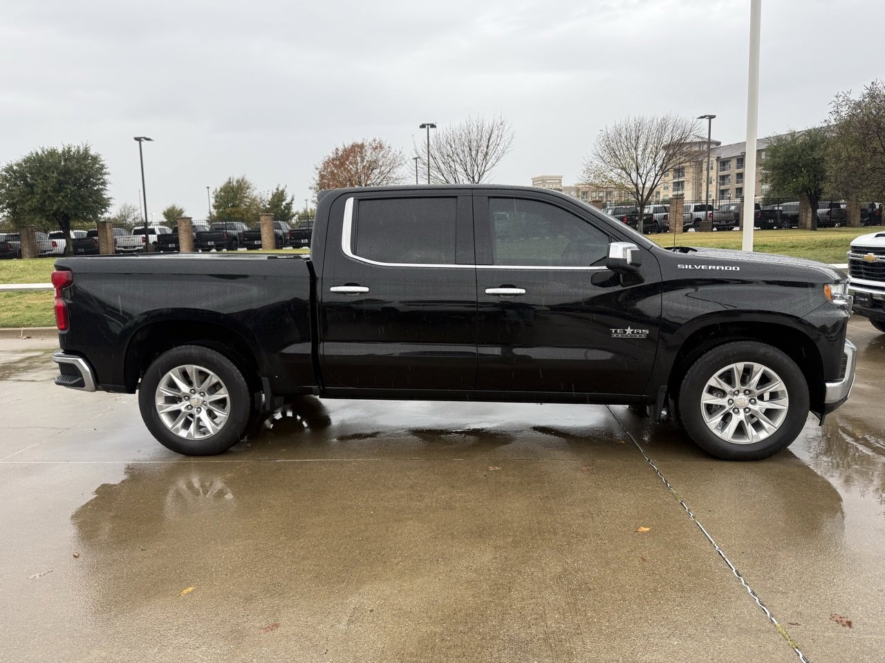 2022 Chevrolet Silverado 1500 LTZ photo 3