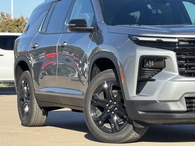 2027 Chevrolet Traverse LT - Photo 3