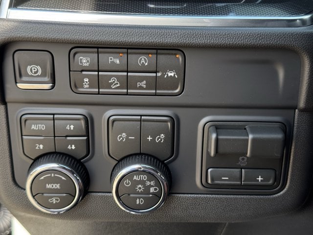 2026 Chevrolet Suburban RST - Photo 17