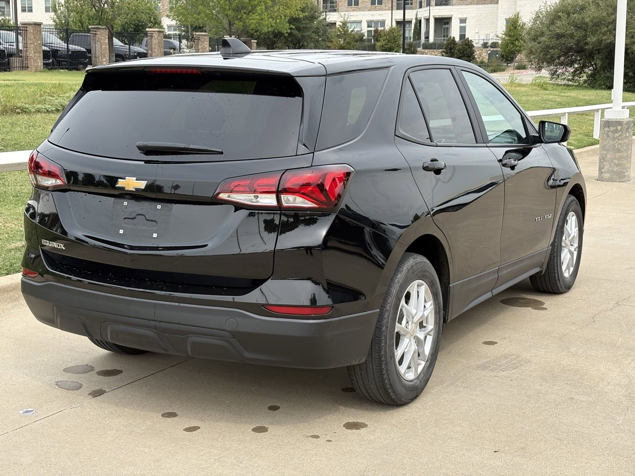 2022 Chevrolet Equinox LS photo 4