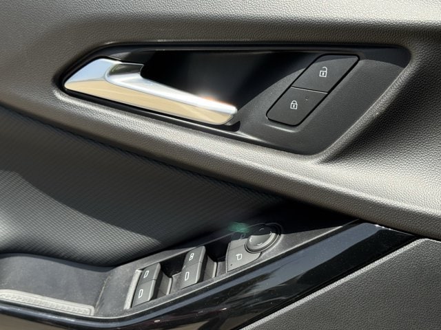 2027 Chevrolet Equinox LT - Photo 21