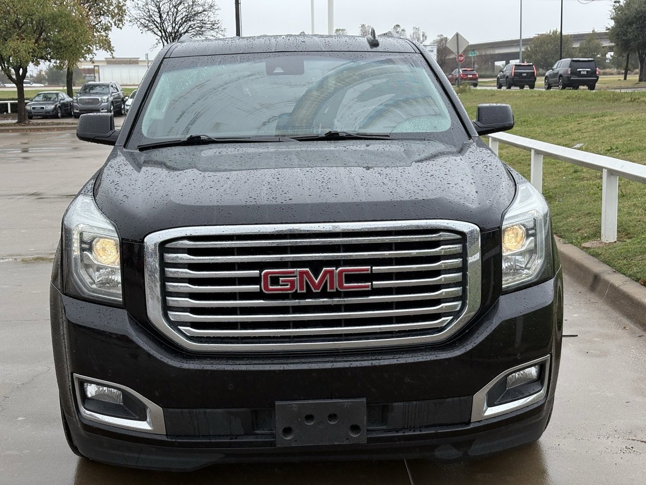 2019 Gmc Yukon SLT photo 2