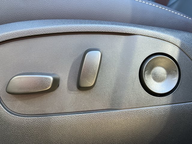 2027 Chevrolet Traverse LT - Photo 22