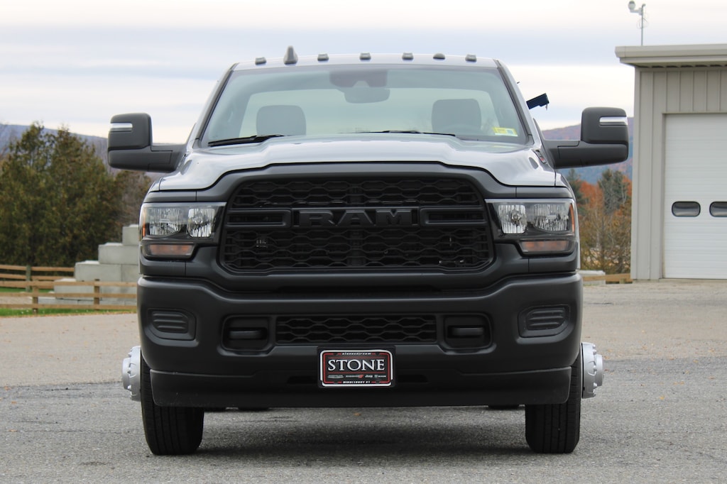 New 2024 Ram 3500 Chassis Cab 3500 TRADESMAN CHASSIS REGULAR CAB 4X4 60