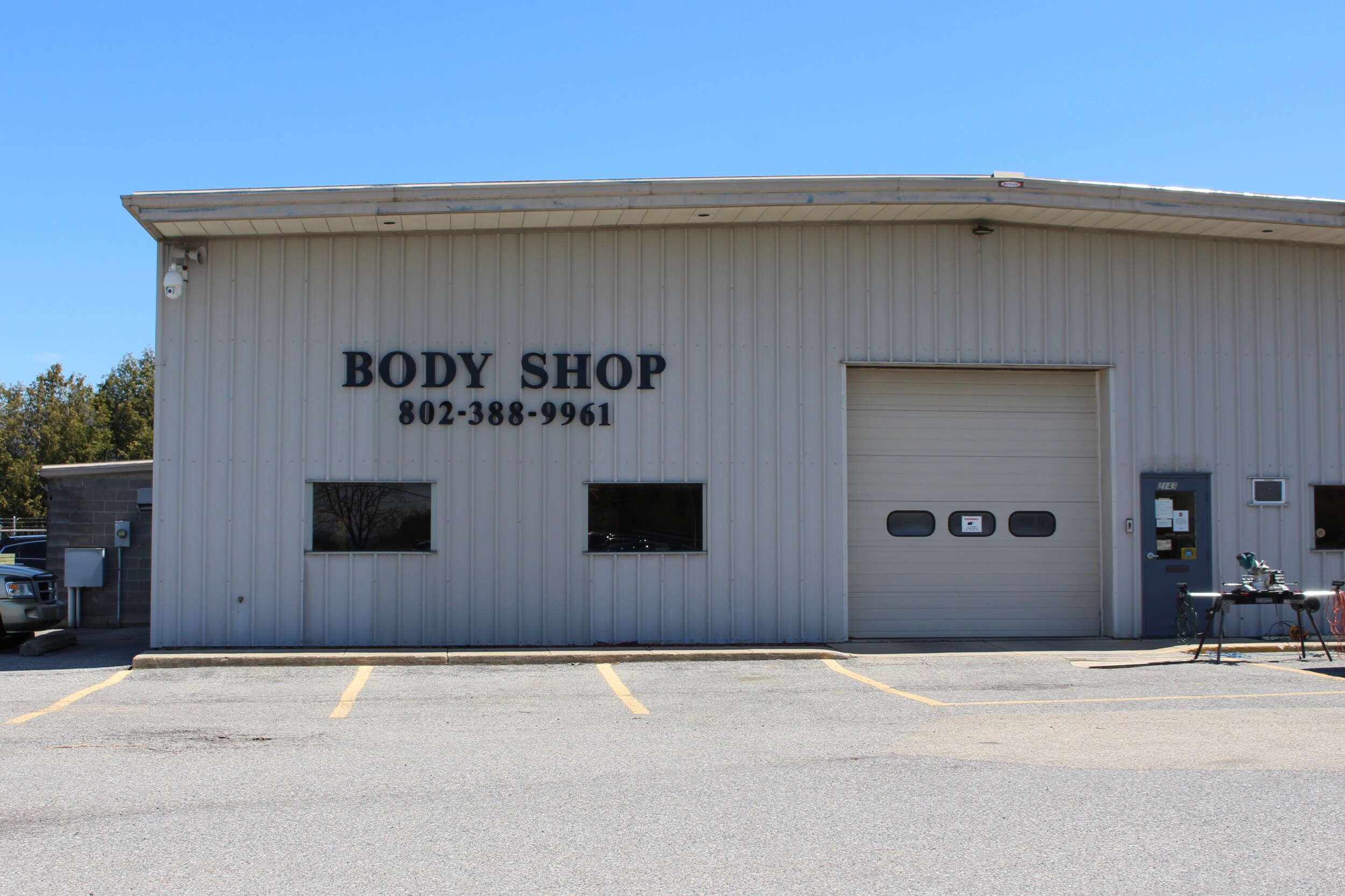 Chrysler Dodge Jeep Ram Auto Body Shop in Middlebury , VT Stone