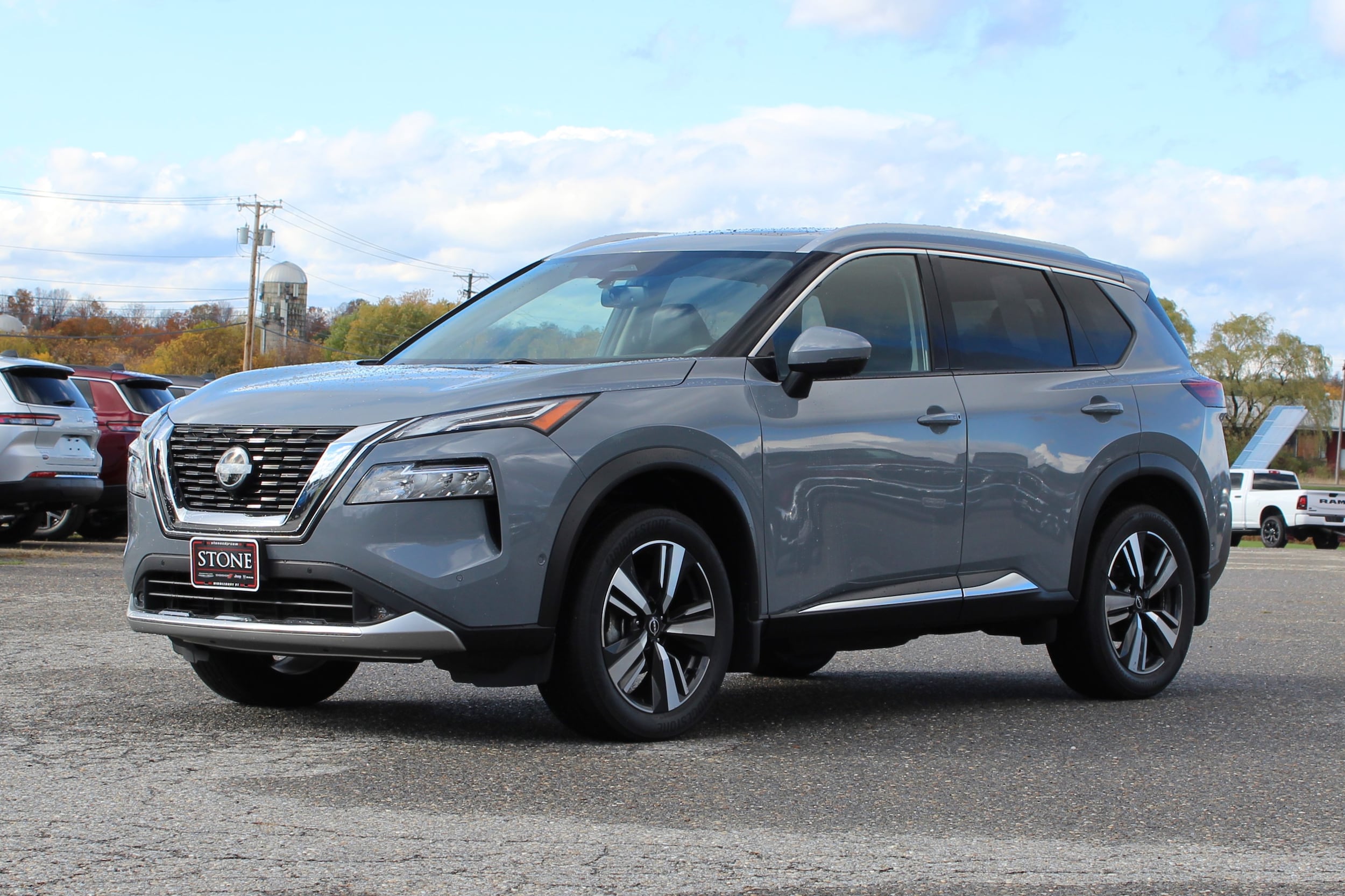 2022 Nissan Rogue Platinum's photo