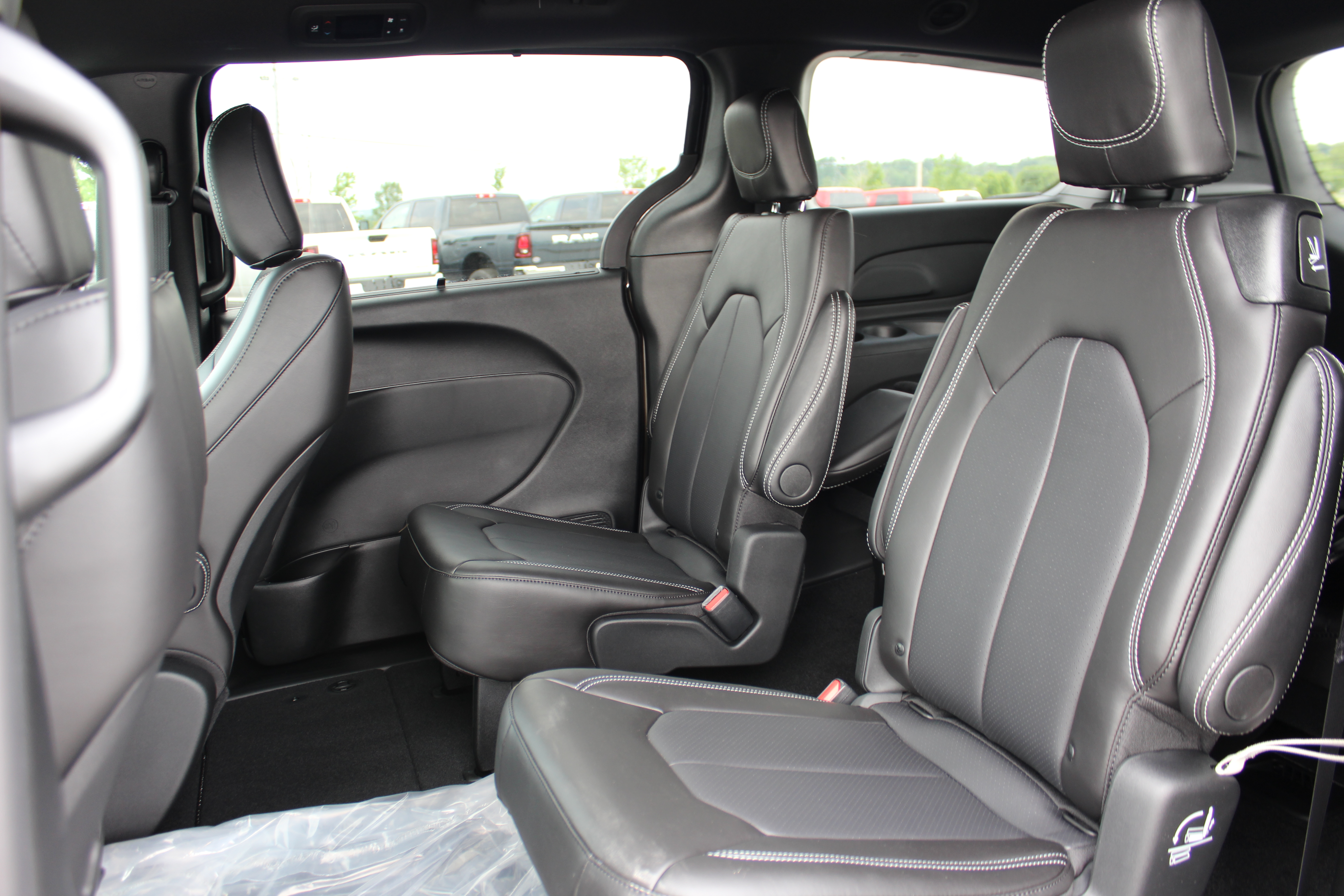 2026 Chrysler Voyager LX - Photo 10