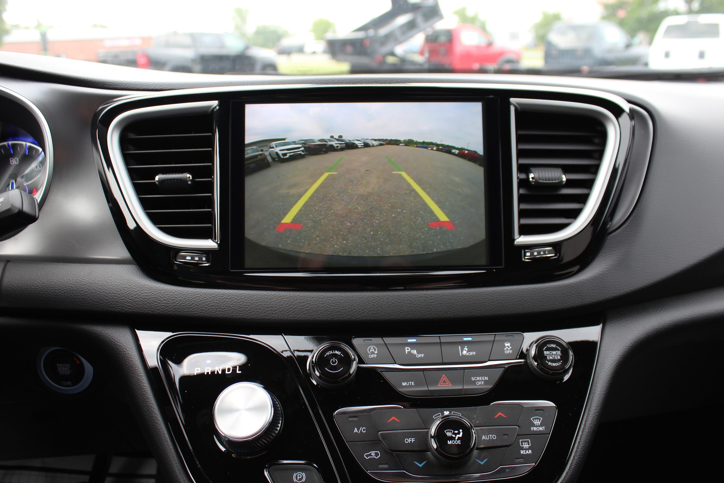 2026 Chrysler Voyager LX - Photo 11