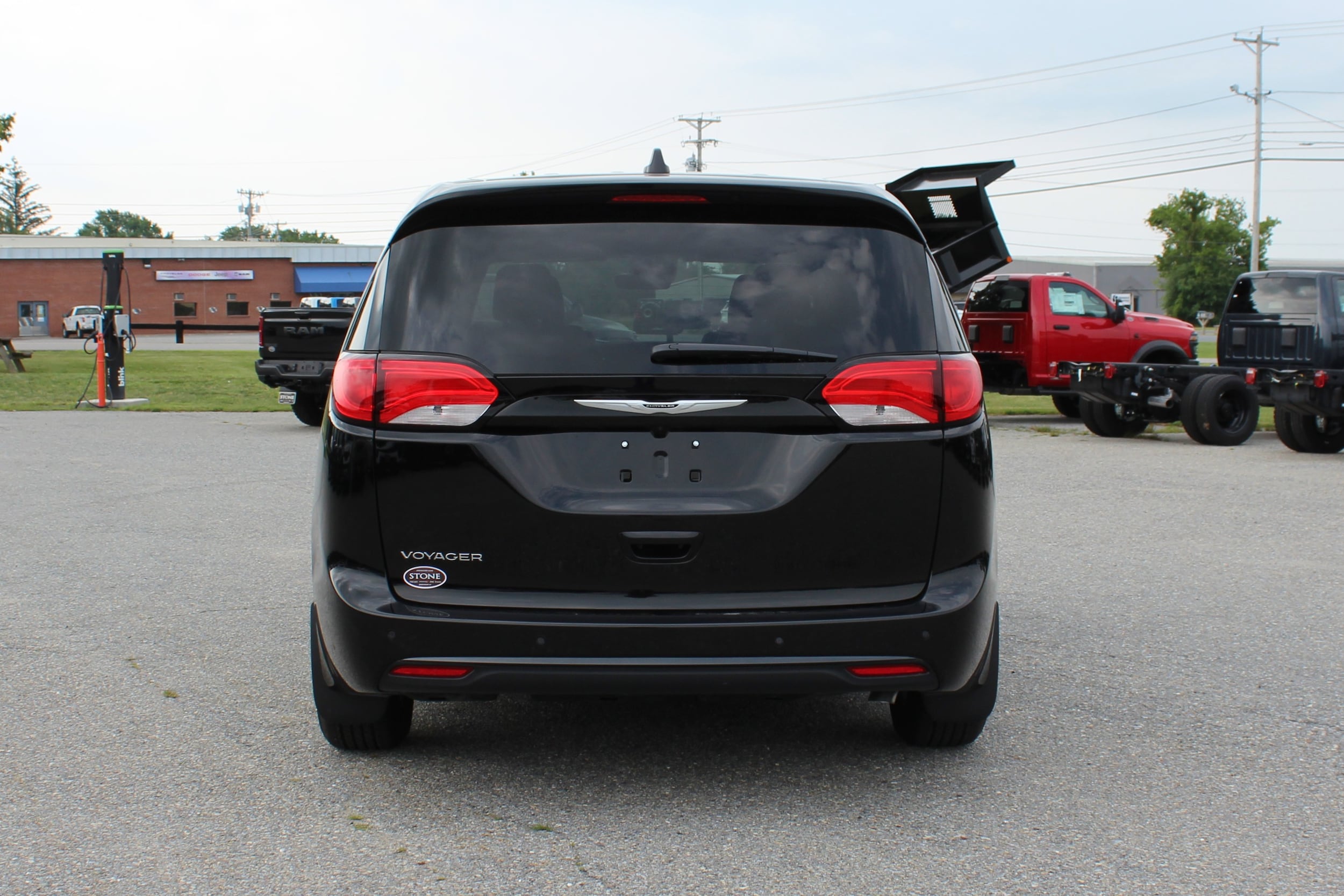 2026 Chrysler Voyager LX - Photo 6