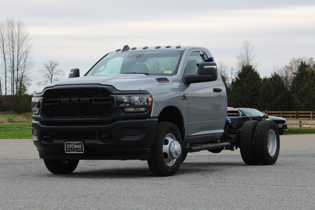 New 2024 Ram 3500 Chassis Cab 3500 TRADESMAN CHASSIS REGULAR CAB 4X4 60