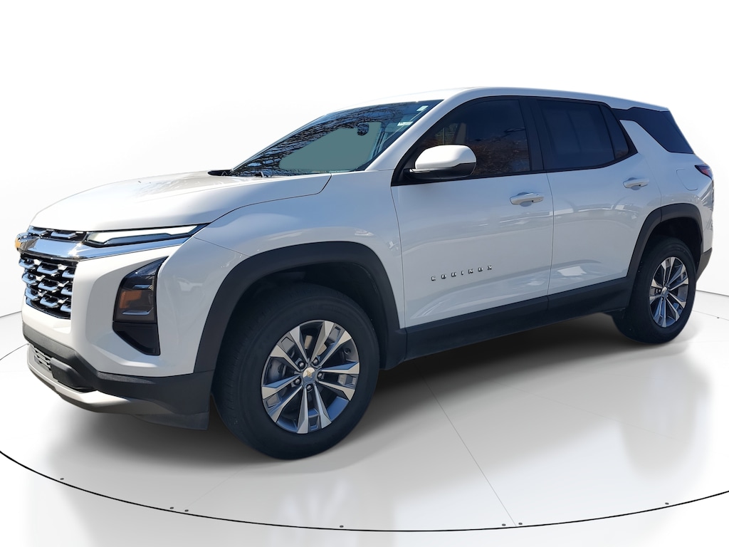 2025 Chevrolet Equinox LT photo 2