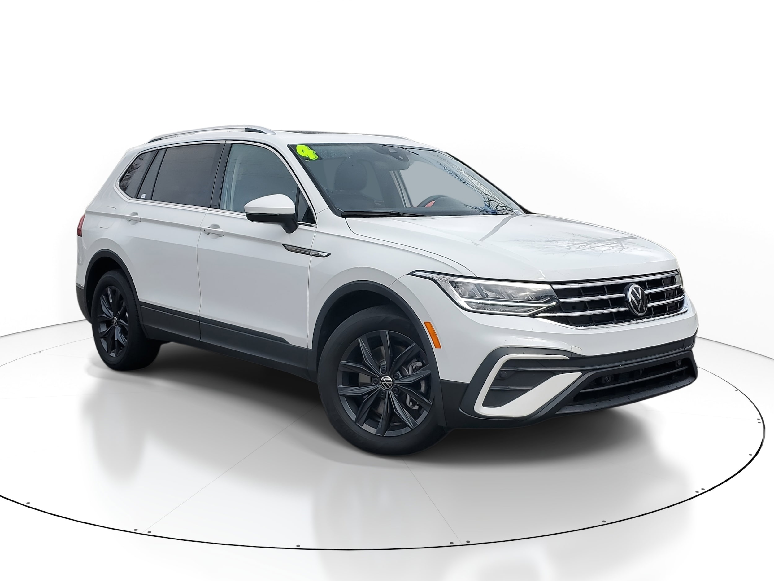 2024 Volkswagen Tiguan SE's photo