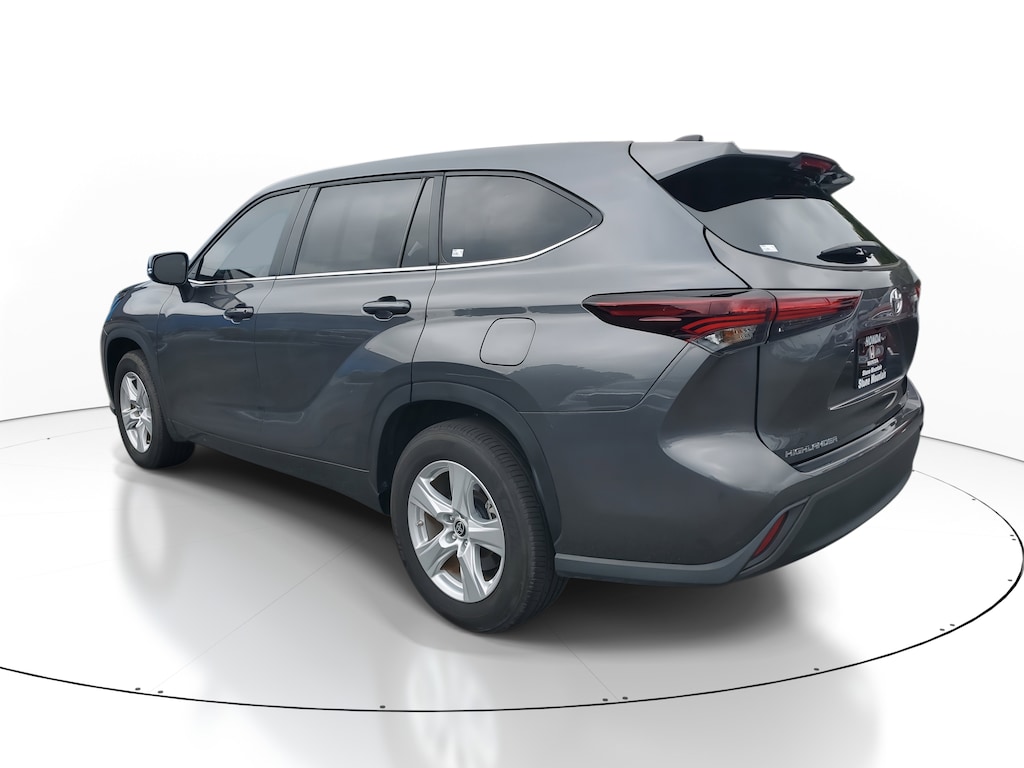 2024 Toyota Highlander LE photo 4