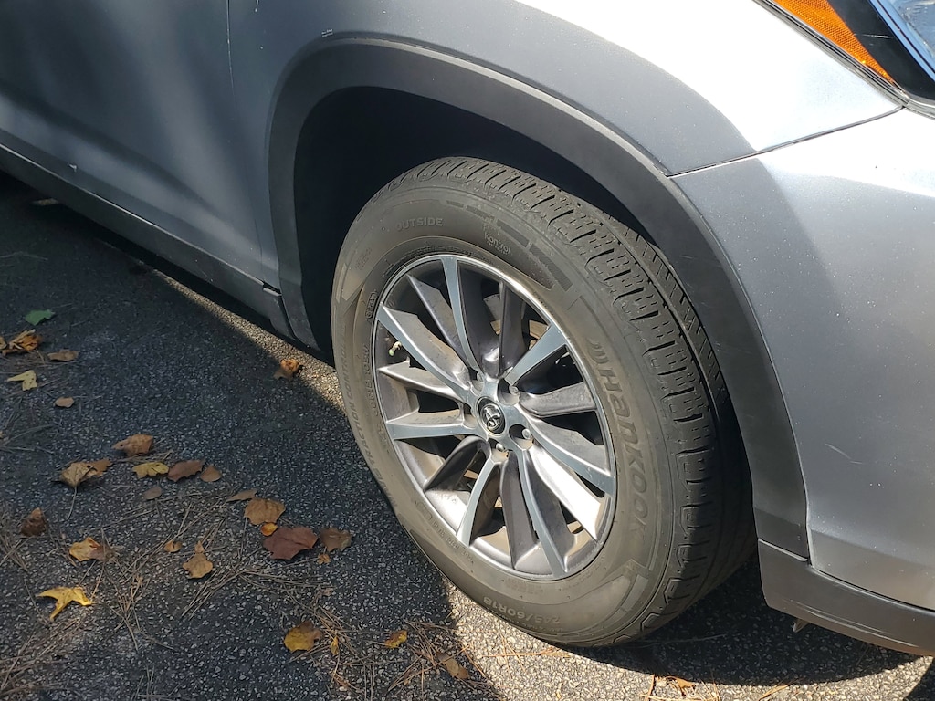 2019 Toyota Highlander XLE photo 2