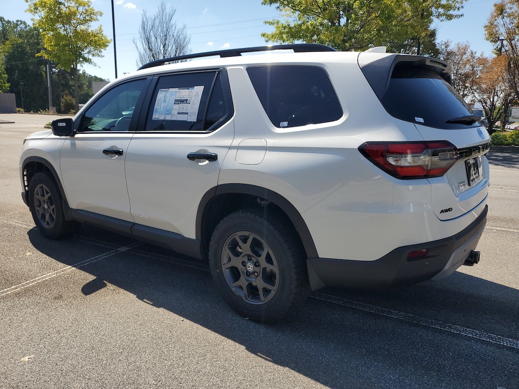 2025 Honda Pilot TrailSport photo 3