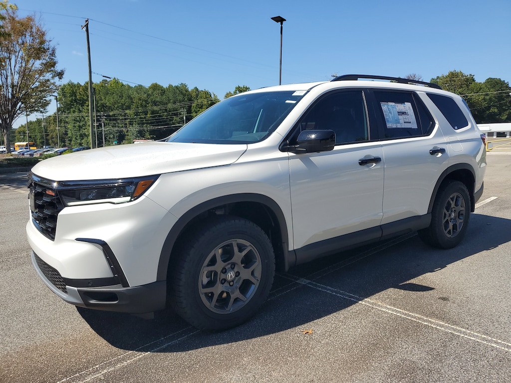 2025 Honda Pilot TrailSport photo 2