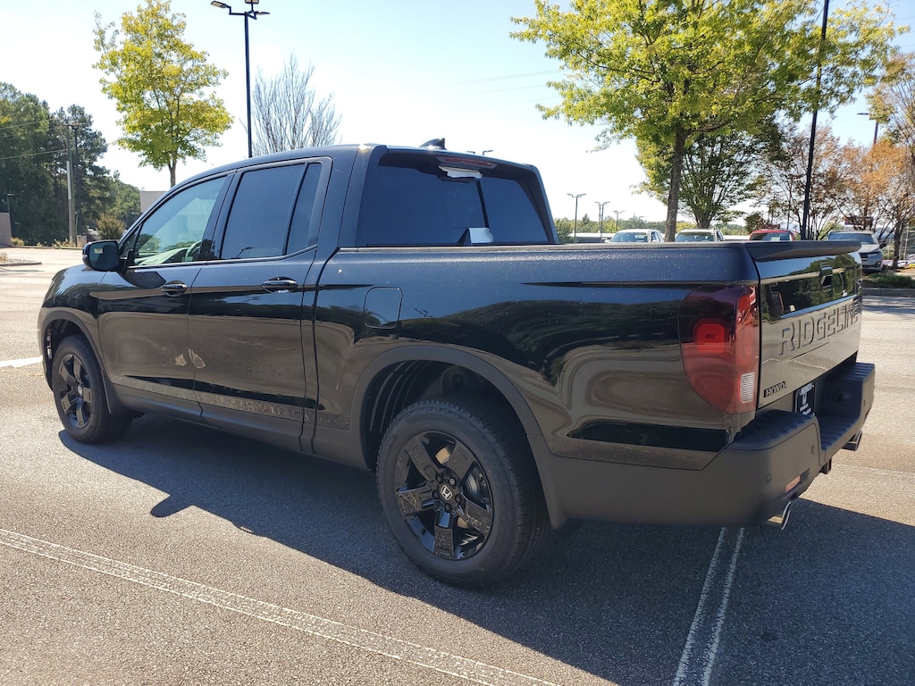 2026 Honda Ridgeline Black Edition photo 4