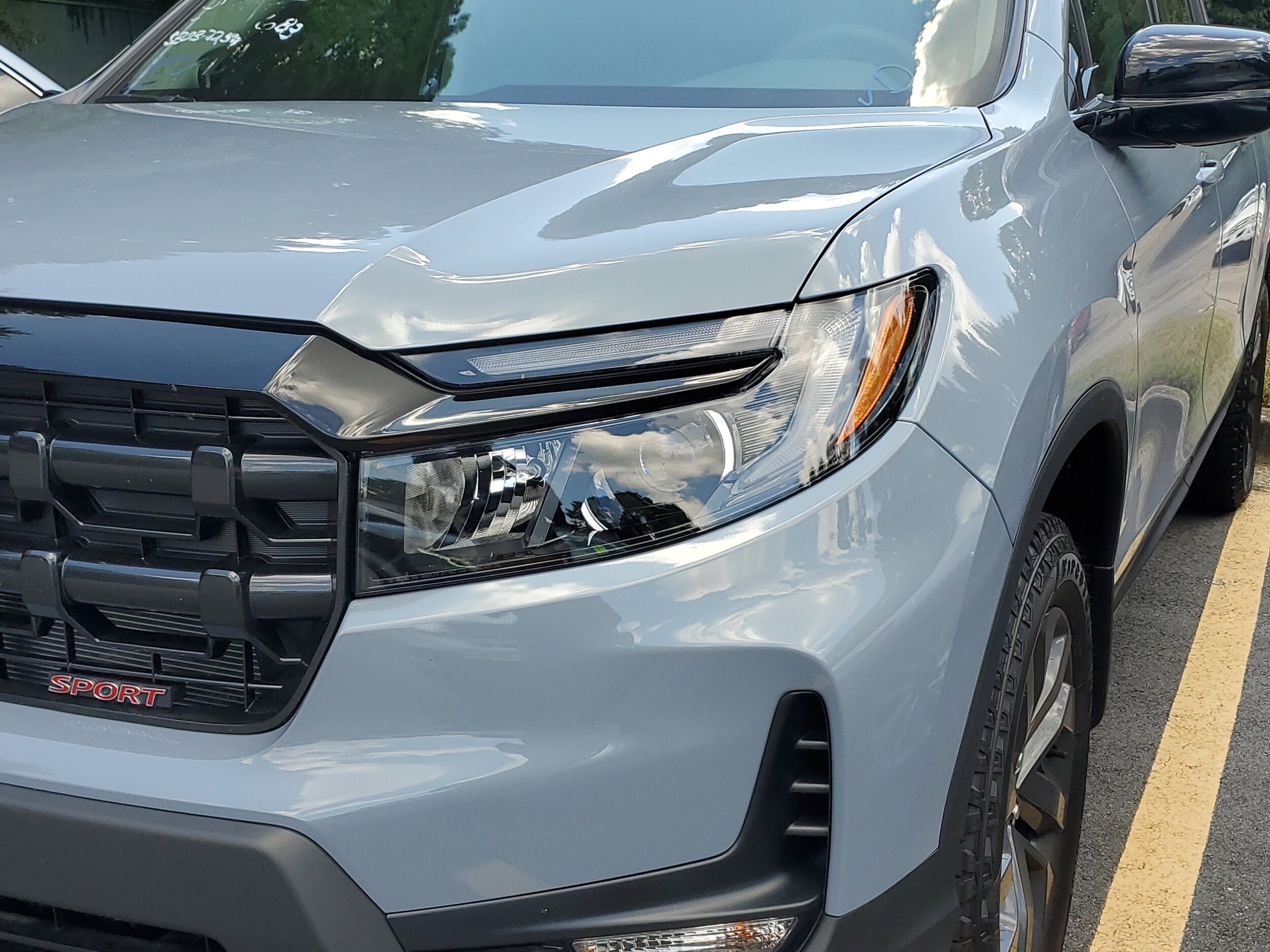 2025 Honda Ridgeline Sport photo 2