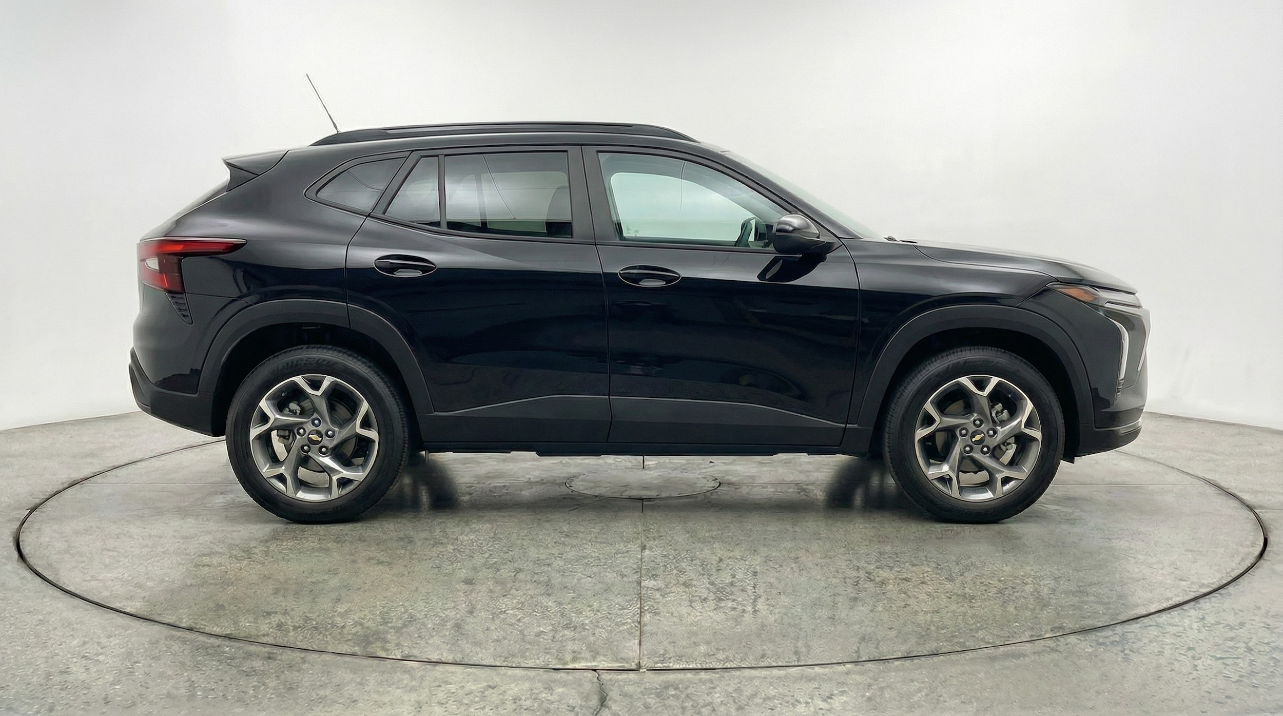 Thumbnail: 2025 Chevrolet Trax - 8