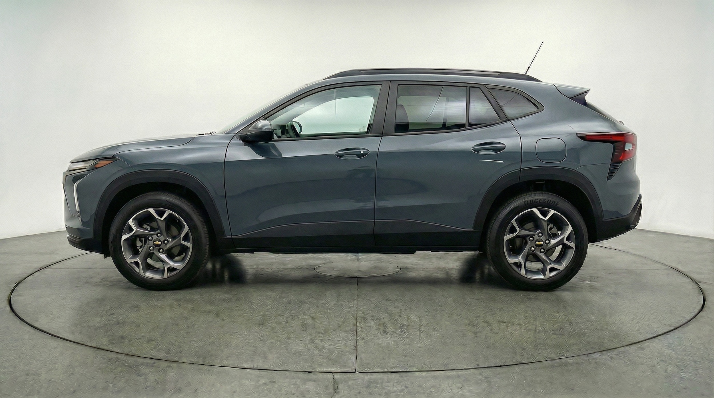 Thumbnail: 2025 Chevrolet Trax - 4