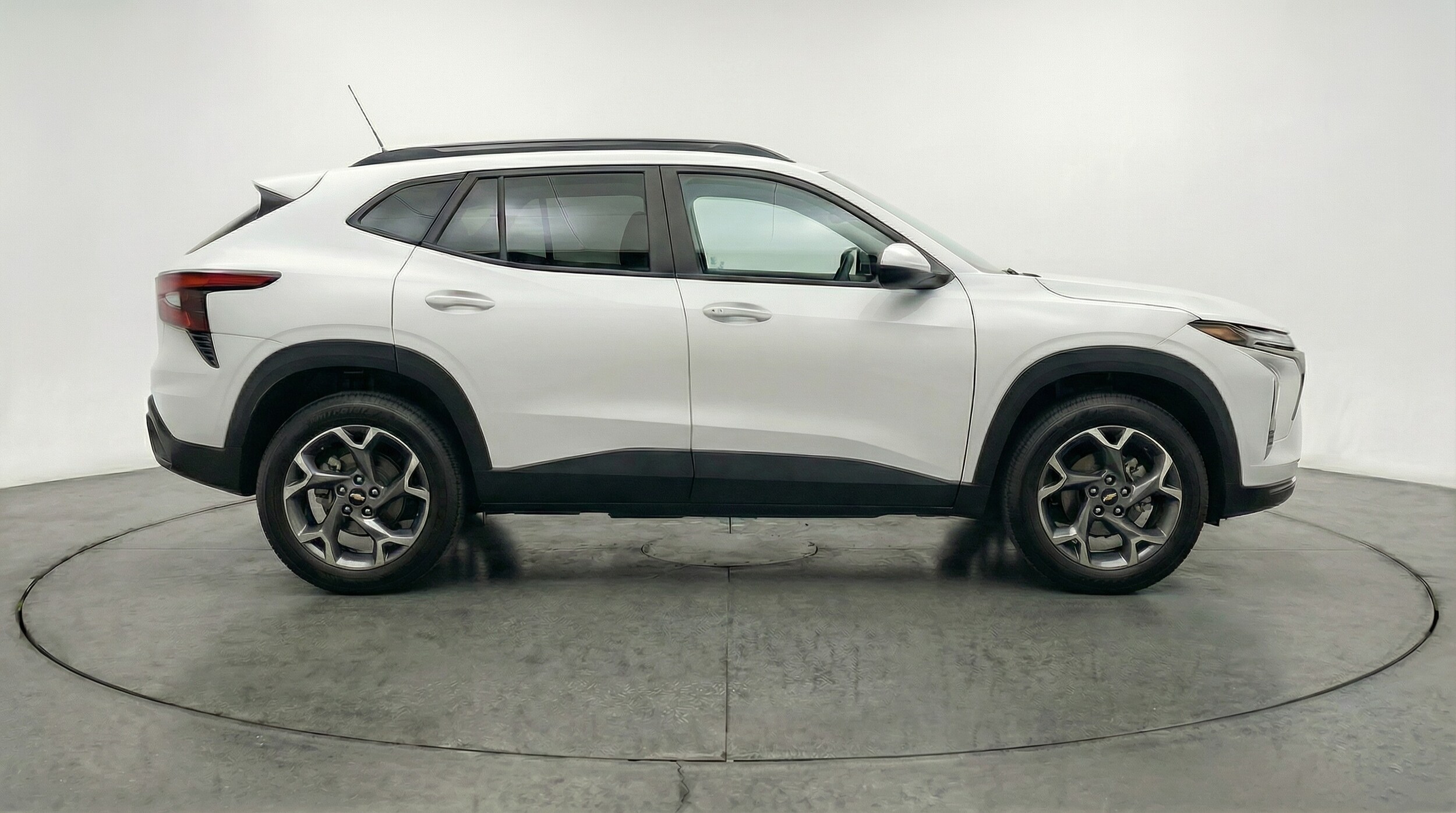 Thumbnail: 2025 Chevrolet Trax - 8