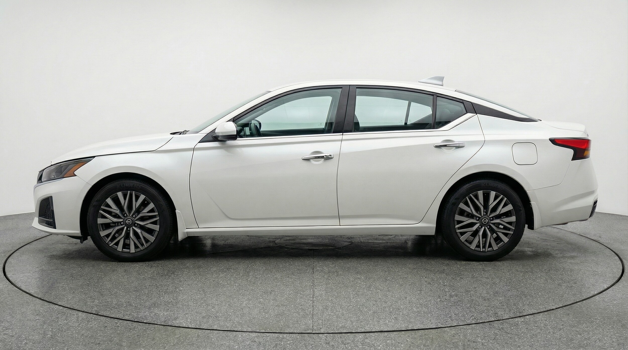 Thumbnail: 2025 Nissan Altima - 4