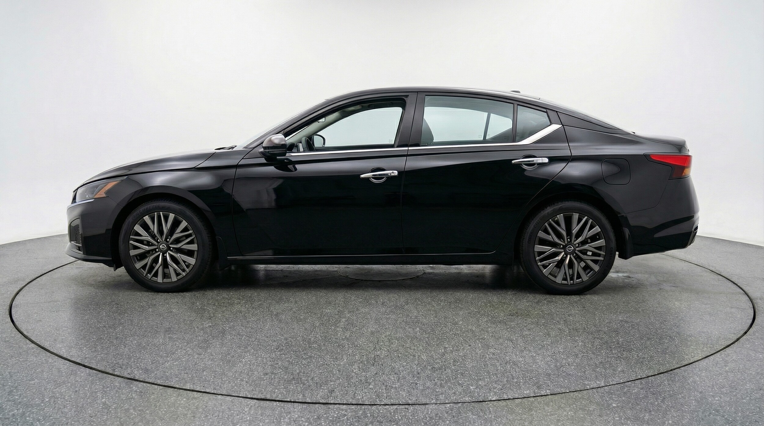 Thumbnail: 2025 Nissan Altima - 4