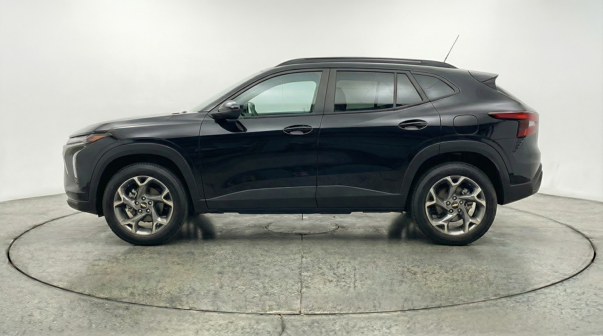 Thumbnail: 2025 Chevrolet Trax - 4